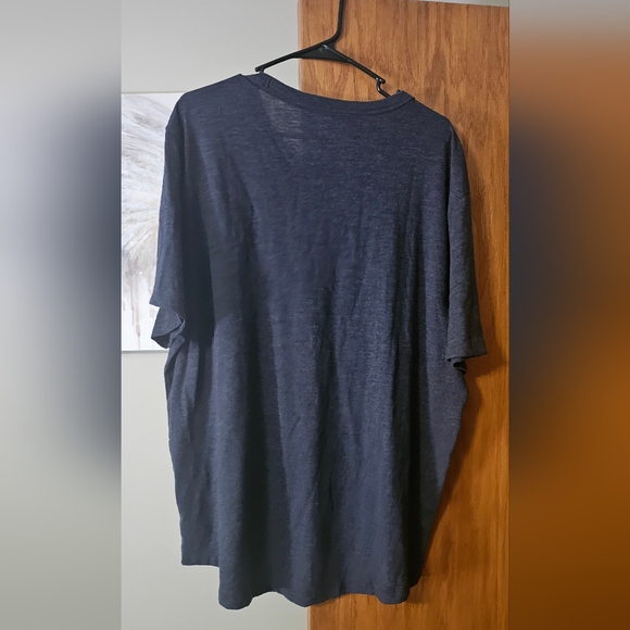 NWOT - Old Navy Men's Tee - Picture 3 of 3